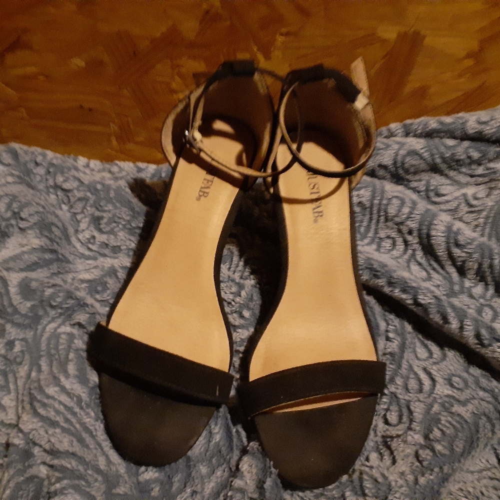 Black wedges